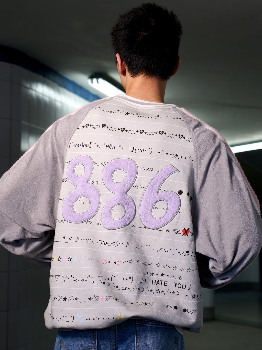 EMBROIDERED RAGLAN SWEATSHIRT