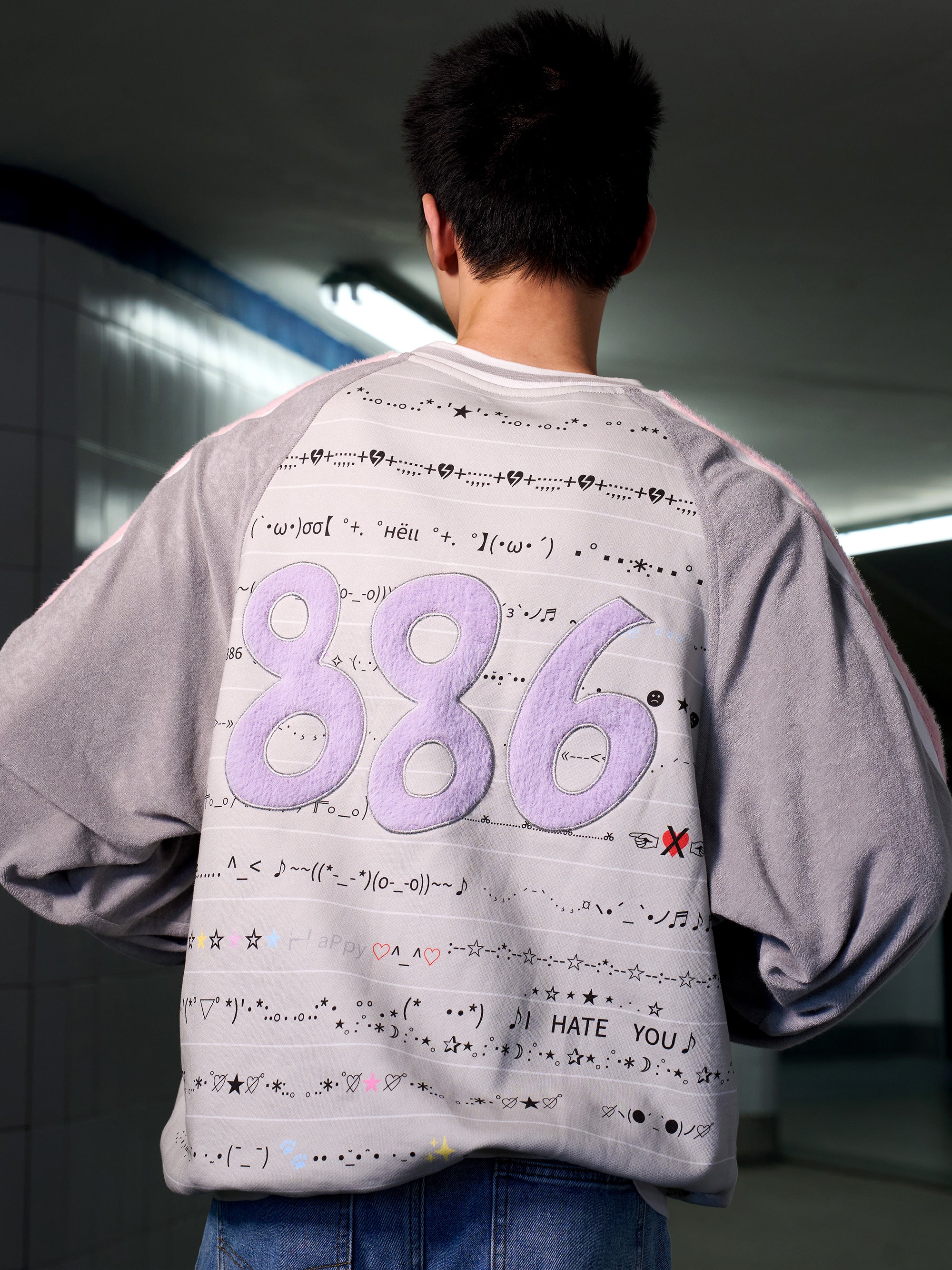 EMBROIDERED RAGLAN SWEATSHIRT