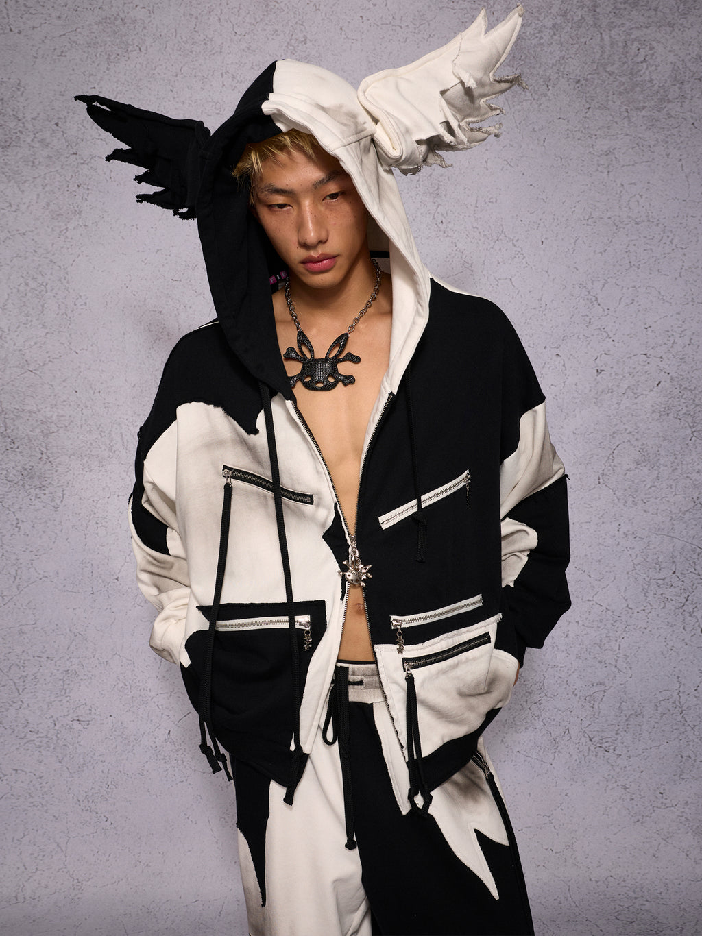 BLACK WHITE COLORBLOCK WING HOODIE