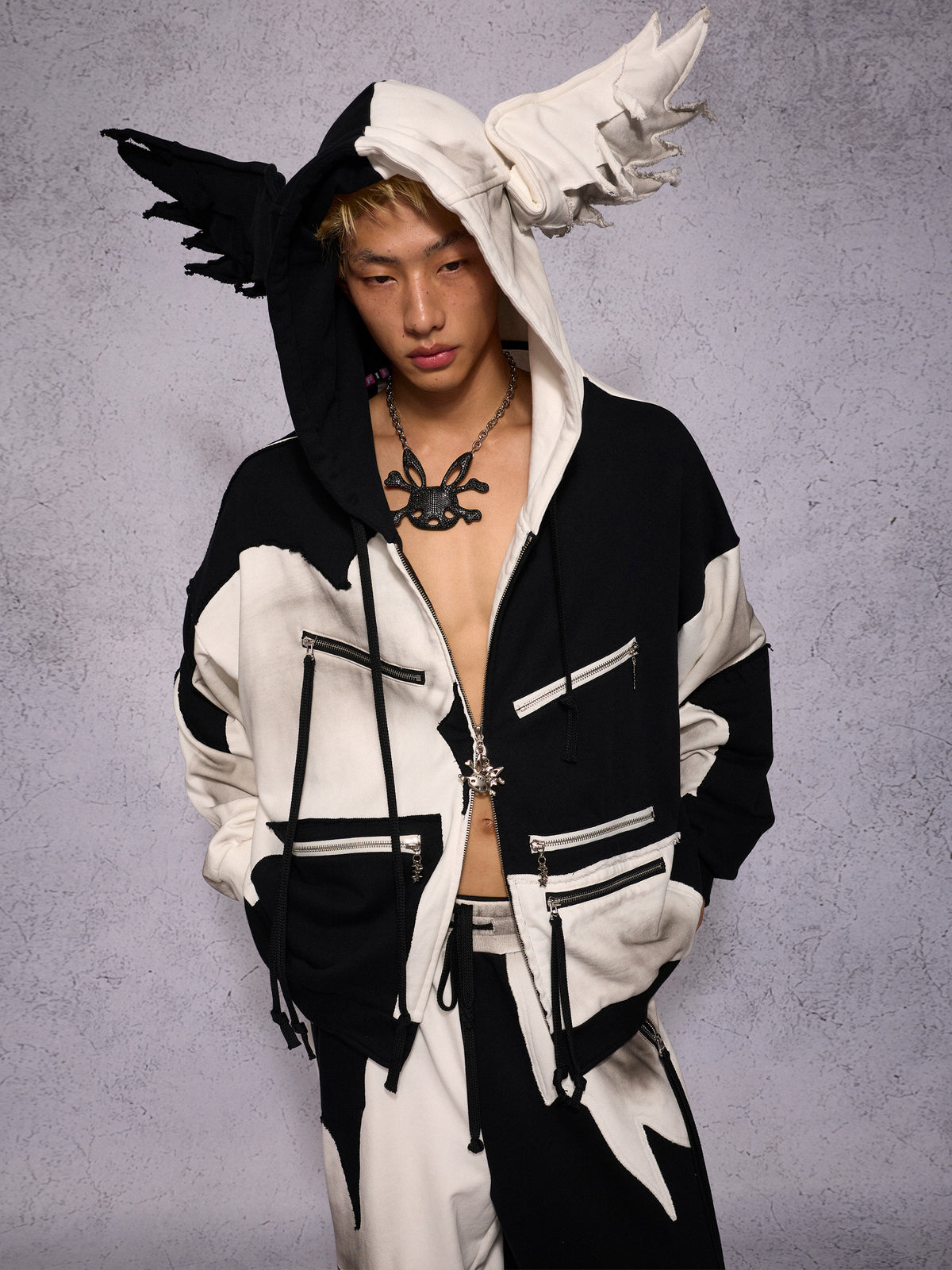 BLACK WHITE COLORBLOCK WING HOODIE