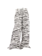 Load image into Gallery viewer, TOTEM CAMO SWEATPANTS
